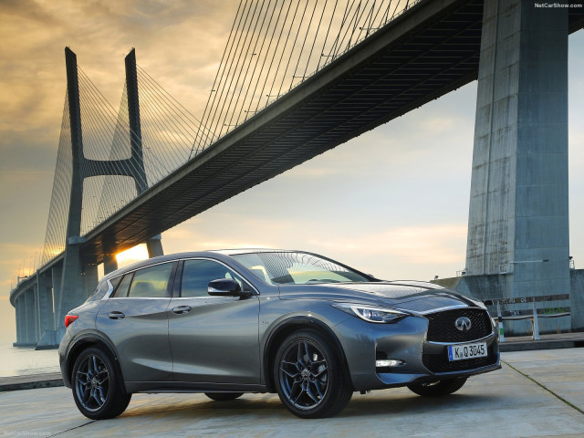 Infiniti Q30 фото