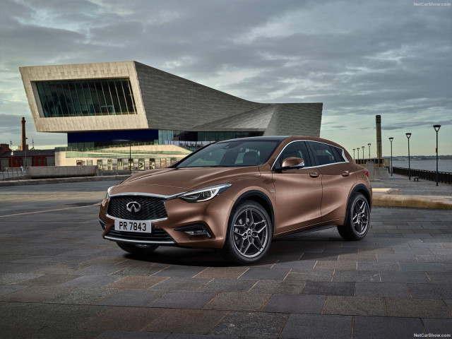 Infiniti Q30 фото