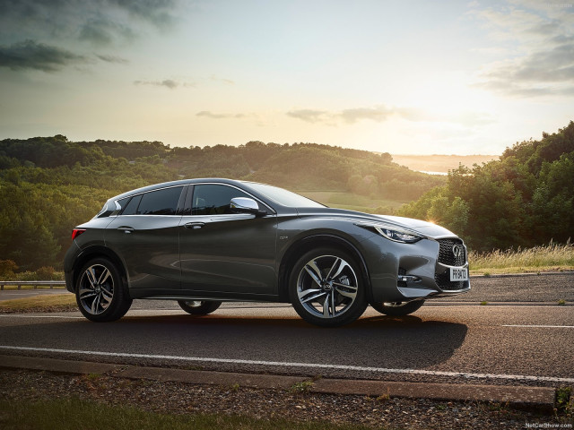 Infiniti Q30 фото