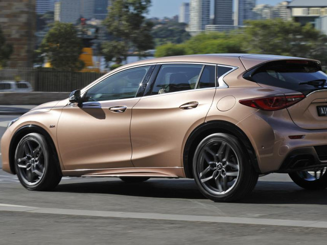 Infiniti Q30 фото