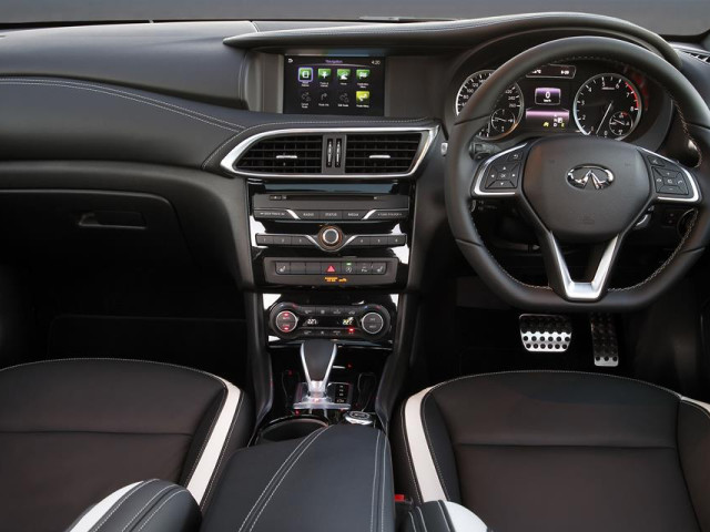 Infiniti Q30 фото