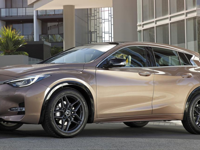 Infiniti Q30 фото