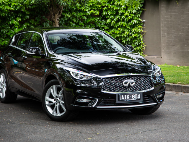 Infiniti Q30 фото