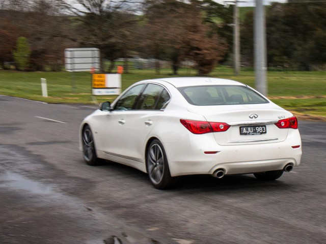 Infiniti Q50 фото