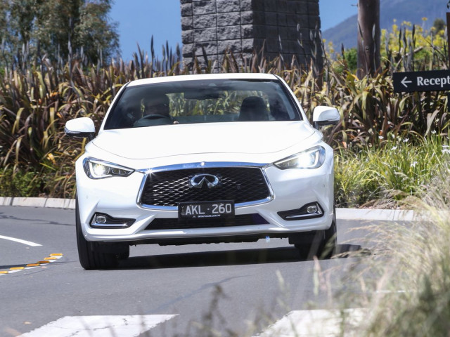 Infiniti Q60 фото