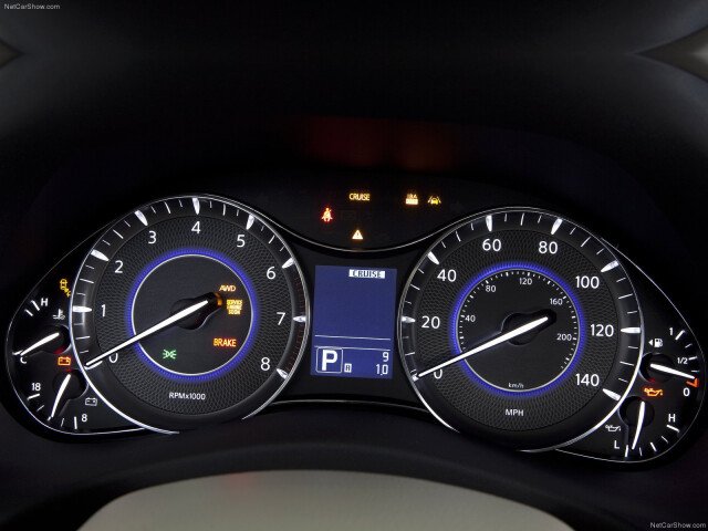 Infiniti QX56 фото