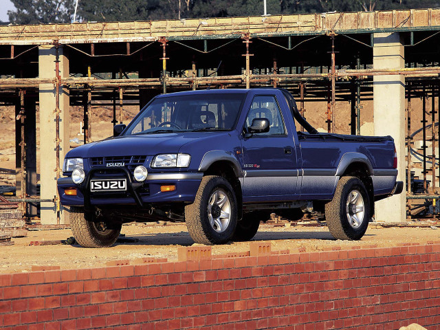 Isuzu KB фото