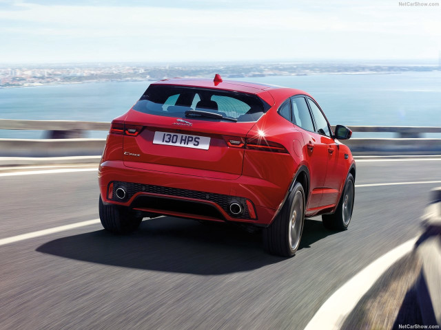 Jaguar E-Pace фото