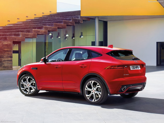 Jaguar E-Pace фото