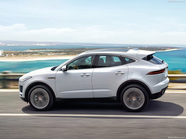 Jaguar E-Pace фото