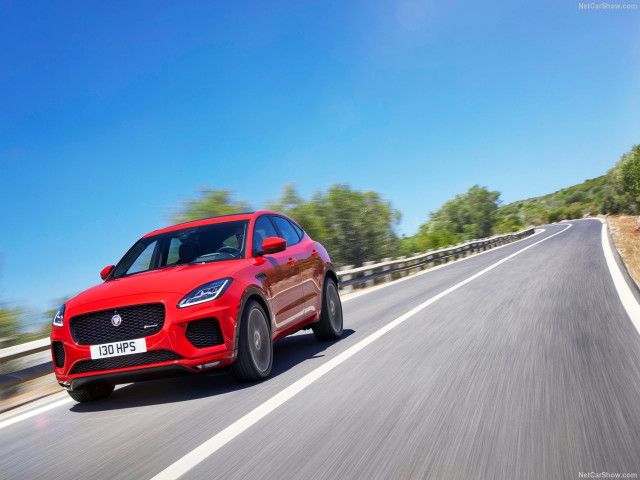 Jaguar E-Pace фото