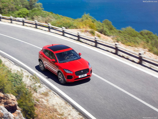 Jaguar E-Pace фото