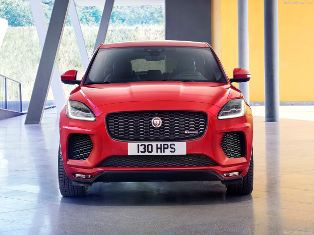 Jaguar E-Pace фото