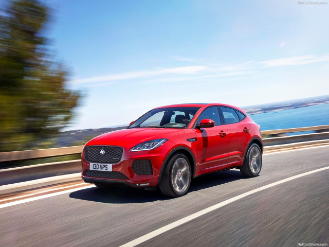 Jaguar E-Pace фото