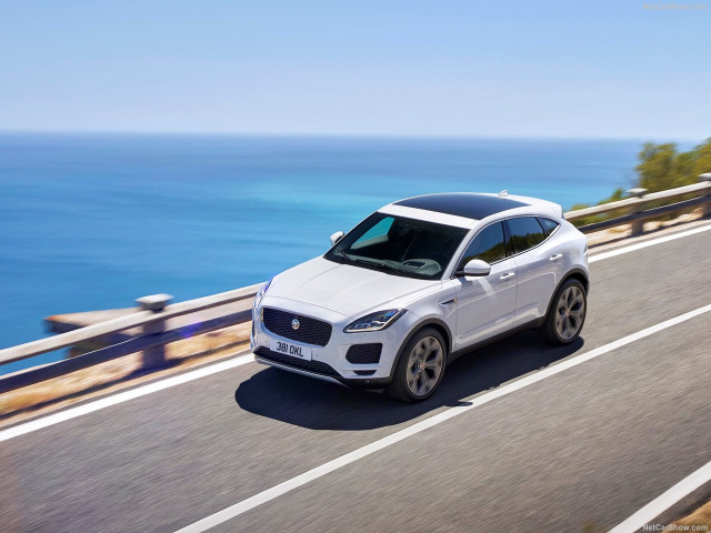 Jaguar E-Pace фото