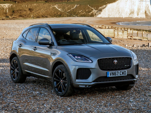 Jaguar E-Pace фото