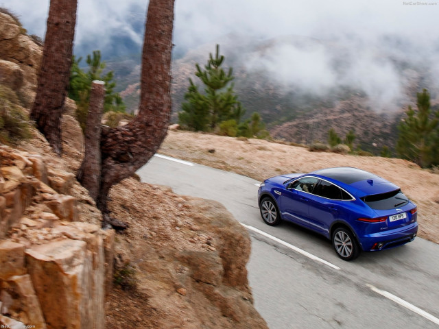 Jaguar E-Pace фото