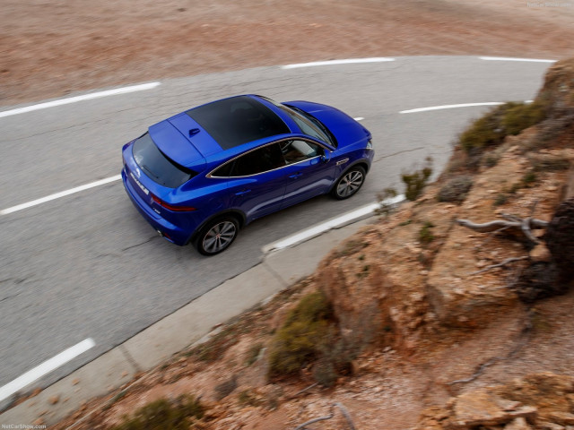 Jaguar E-Pace фото