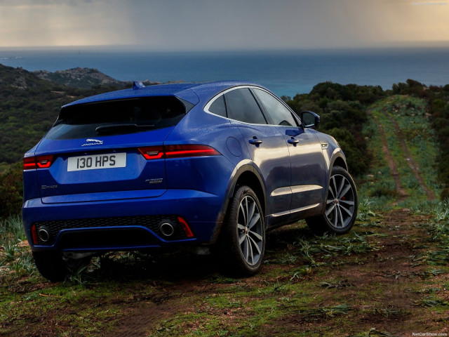 Jaguar E-Pace фото