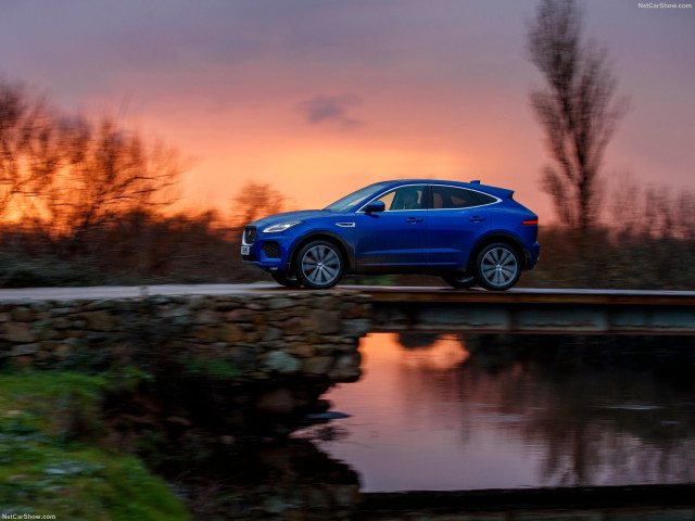 Jaguar E-Pace фото