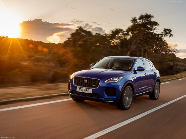 Jaguar E-Pace фото