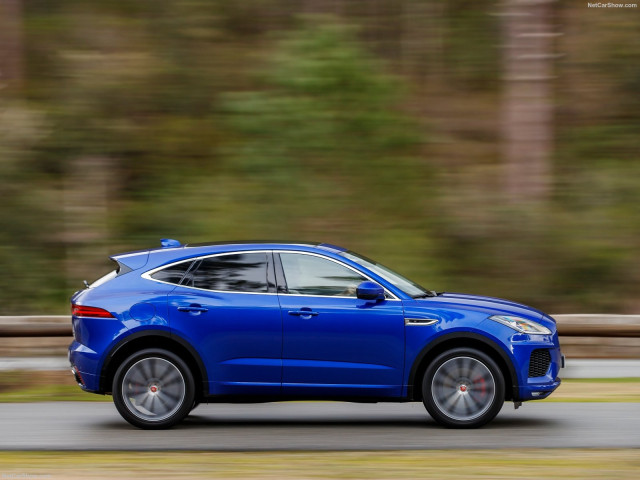 Jaguar E-Pace фото