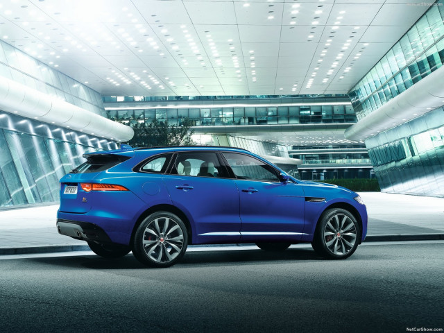 Jaguar F-Pace фото