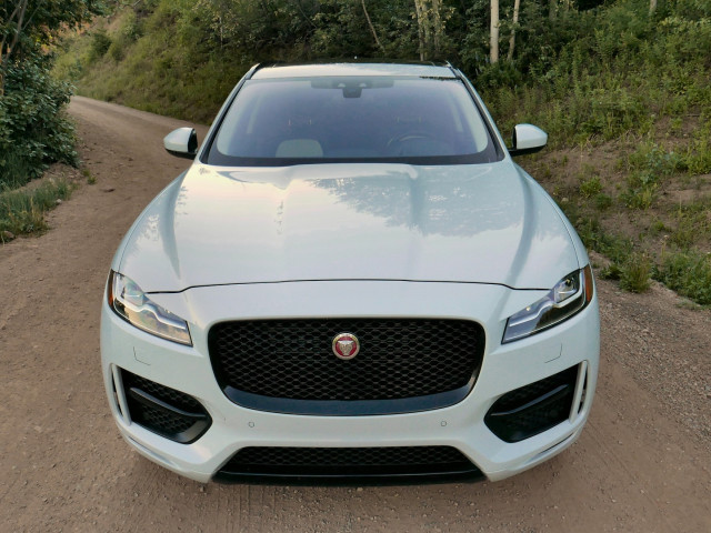 Jaguar F-Pace фото