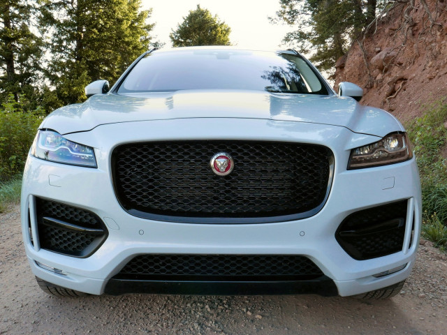 Jaguar F-Pace фото