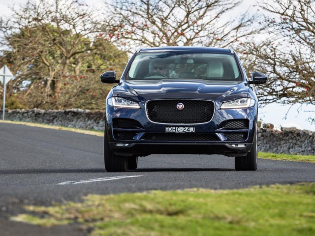 Jaguar F-Pace фото