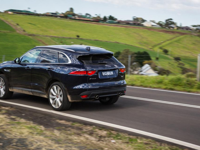 Jaguar F-Pace фото