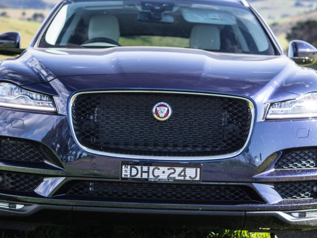 Jaguar F-Pace фото