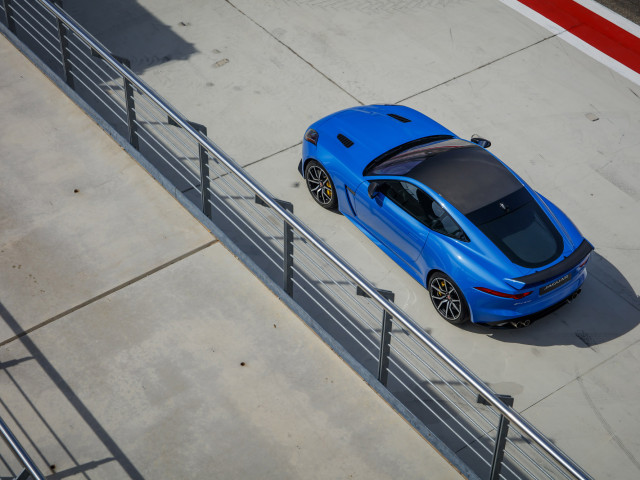 Jaguar F-Type SVR фото