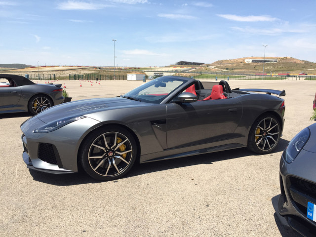 Jaguar F-Type SVR фото