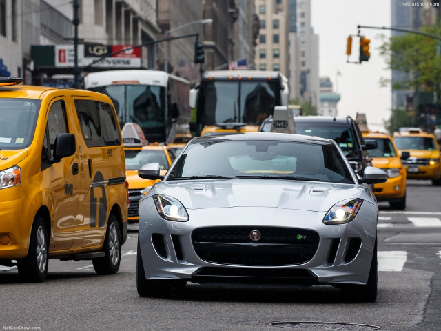 Jaguar F-Type фото