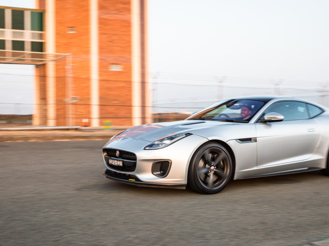 Jaguar F-Type фото