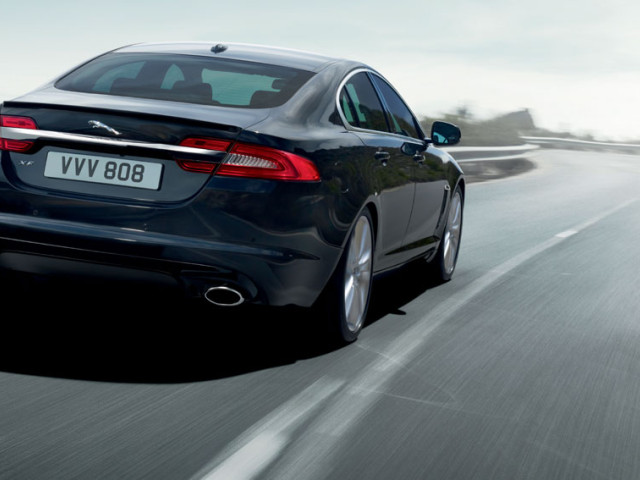 Jaguar XF фото