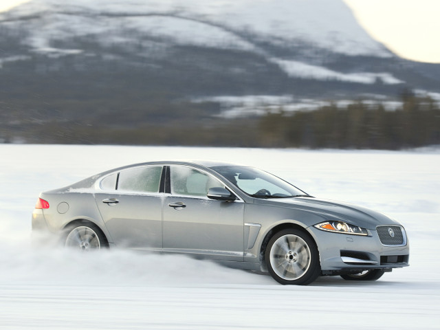 Jaguar XF фото