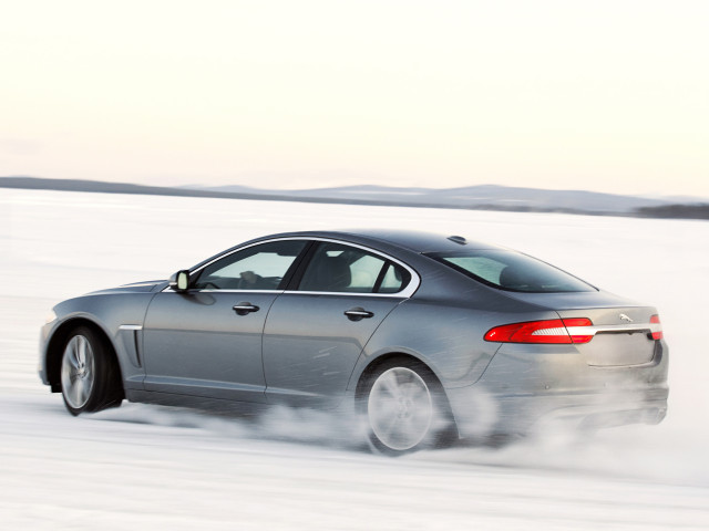 Jaguar XF фото