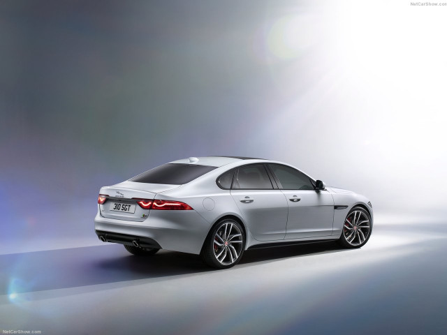 Jaguar XF фото