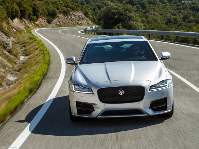 Jaguar XF фото