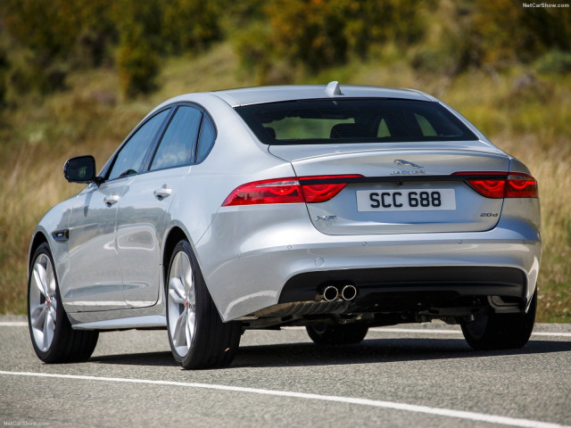 Jaguar XF фото