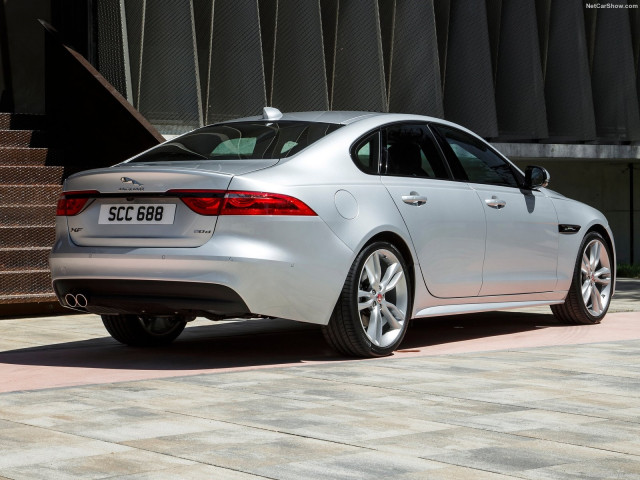 Jaguar XF фото