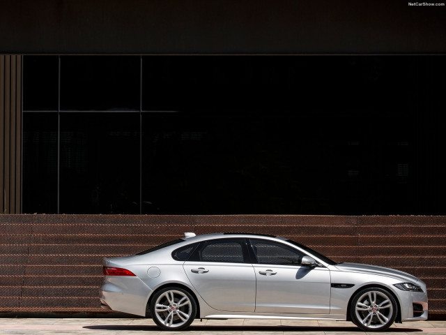 Jaguar XF фото