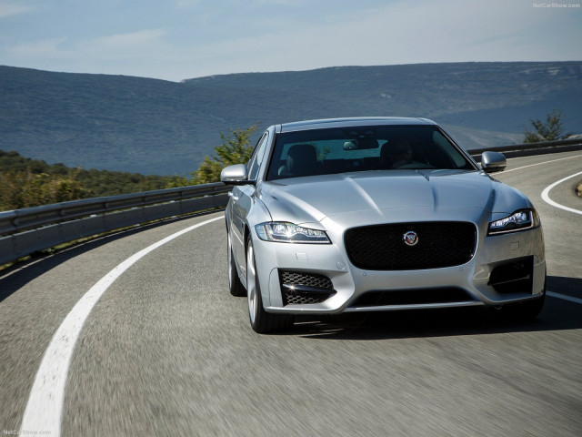 Jaguar XF фото