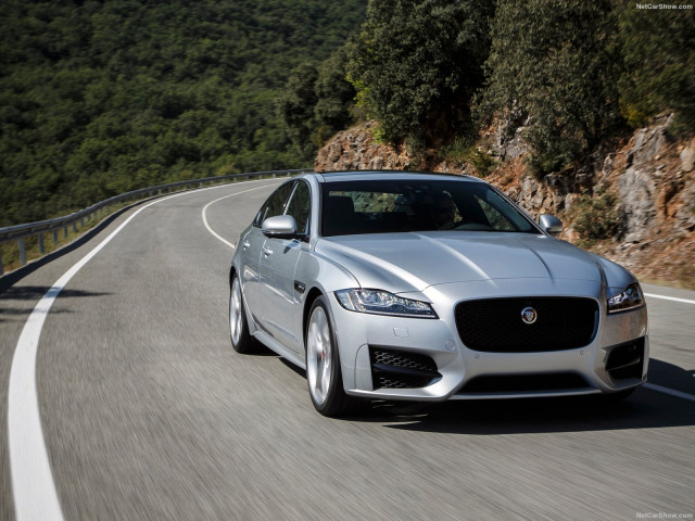 Jaguar XF фото