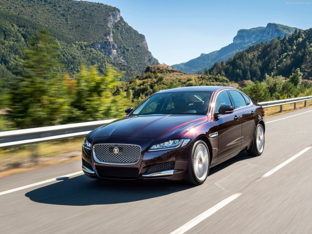 Jaguar XF фото