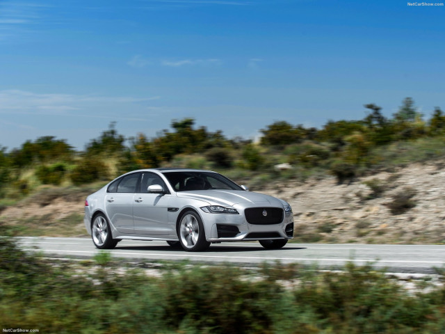 Jaguar XF фото