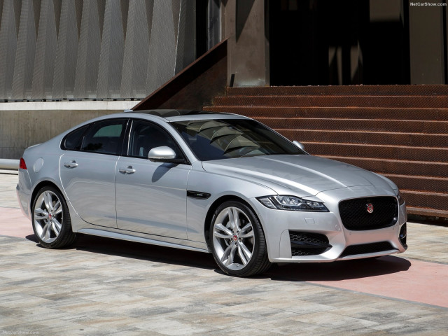 Jaguar XF фото