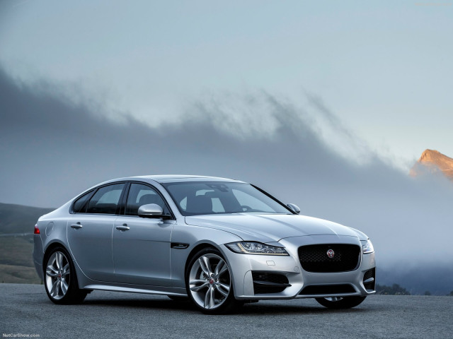 Jaguar XF фото